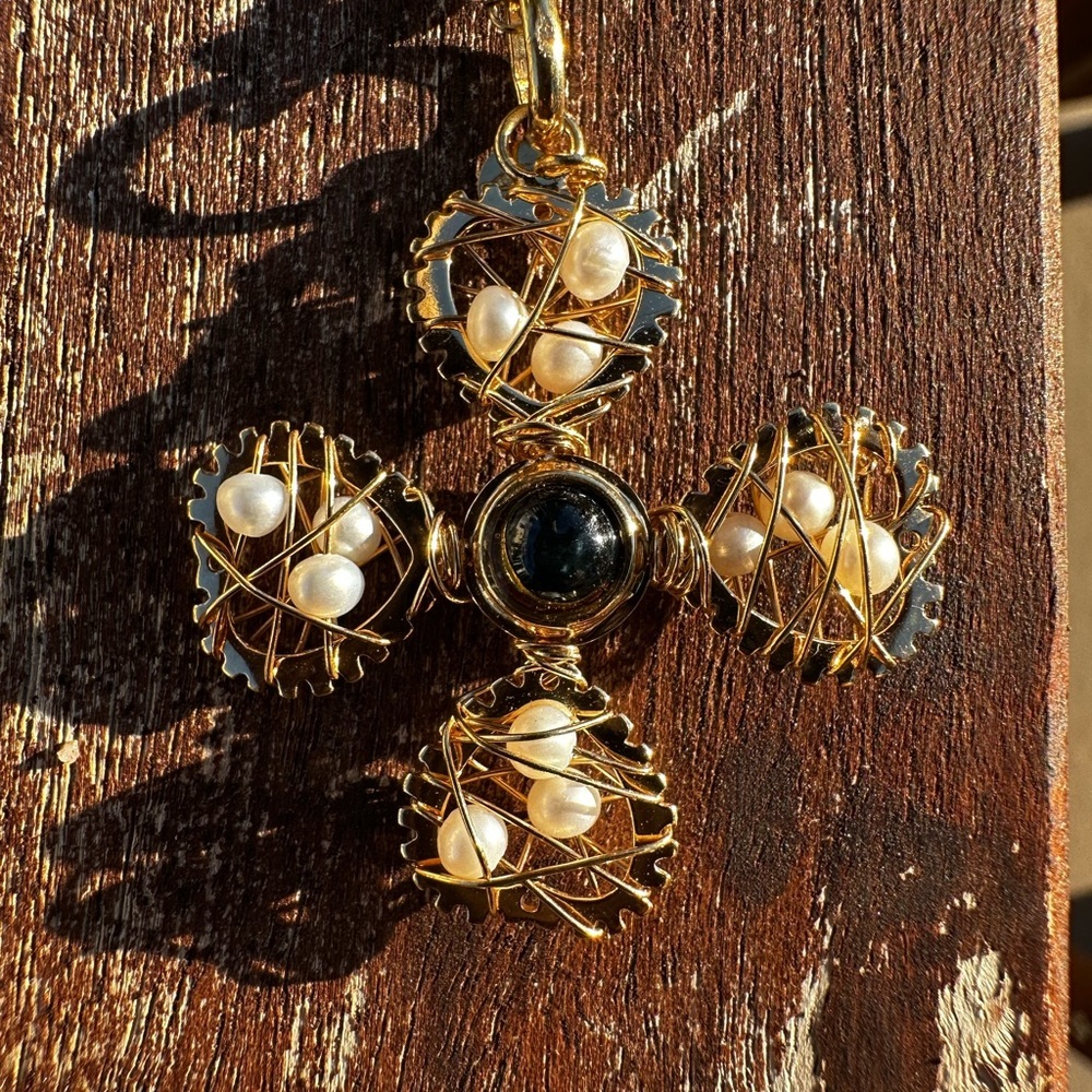 Vintage 18k Yellow Gold Cross Pendant